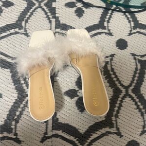 Feiyue Women's White and Tan Feather Slippers